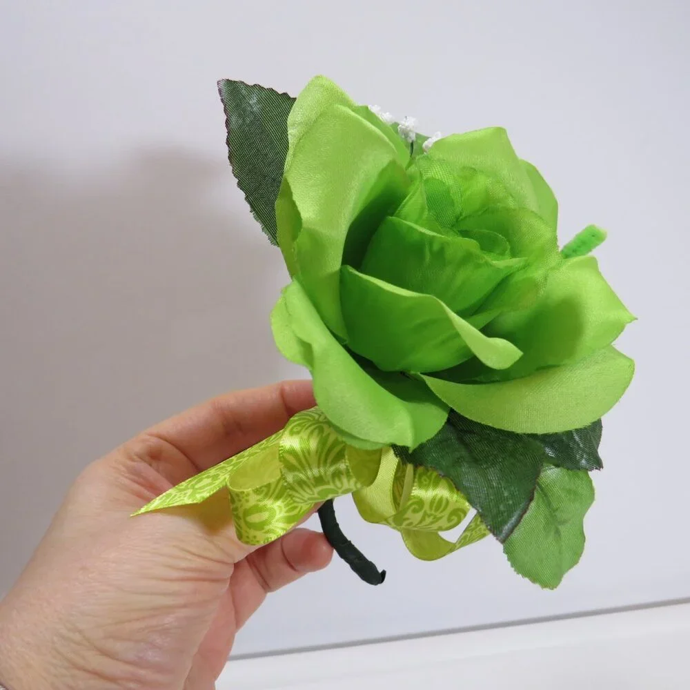 (1) Green Rose boutonniere with baby's breath Faux flower